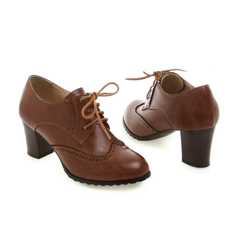 Hochhackige Schnür-Brogues