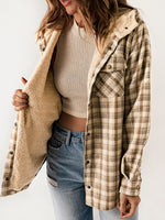 Kapuzenjacke mit kariertem Muster und Samtfutter