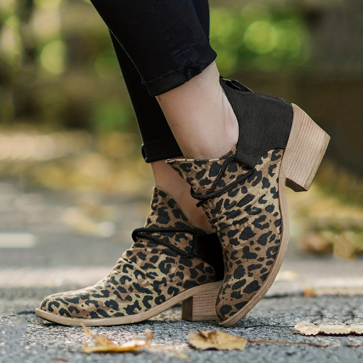 Botas de leopardo con punta en punta de lona rugosa