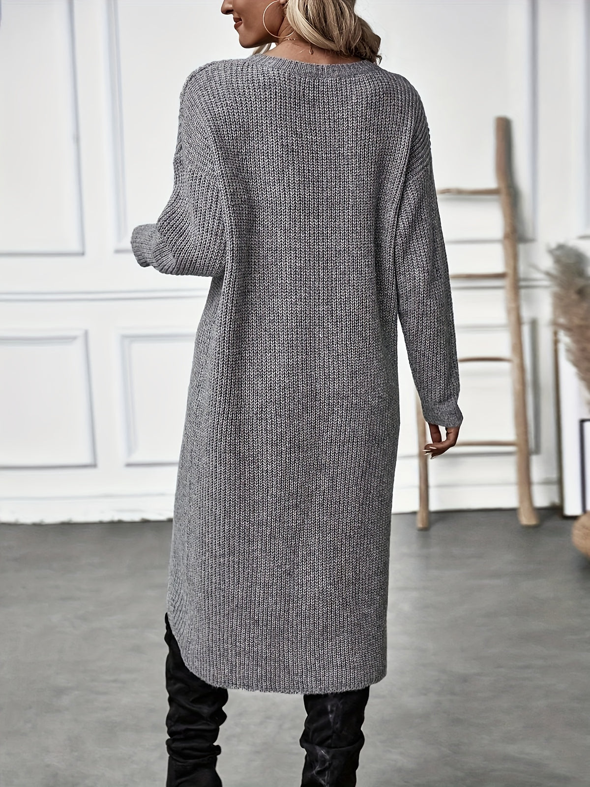 Graues, langärmliges Cardigan-Kleid mit asymmetrischem Saum
