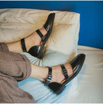 Chaussures plates à boucle contrastée