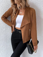 Kurze Jacke mit langem Arm und Wildlederkragen