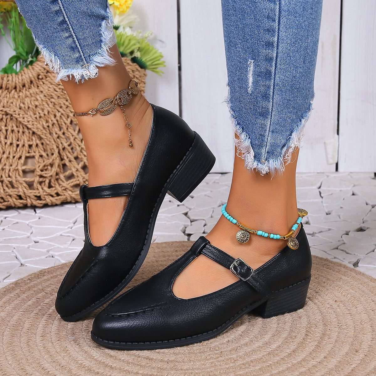 Thick heel square buckle hollow leather shoes