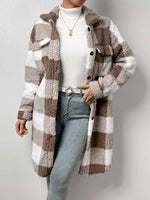 Langärmliger Teddy-Mantel mit Karomuster und Knopfleiste vorne