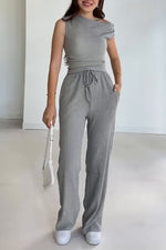 Ensemble deux pièces haut sans manches à col incliné et pantalon droit ample