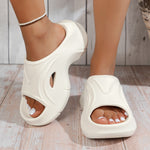 Aus einem Stück geformte, ultraweiche Hausschuhe mit dicker Sohle