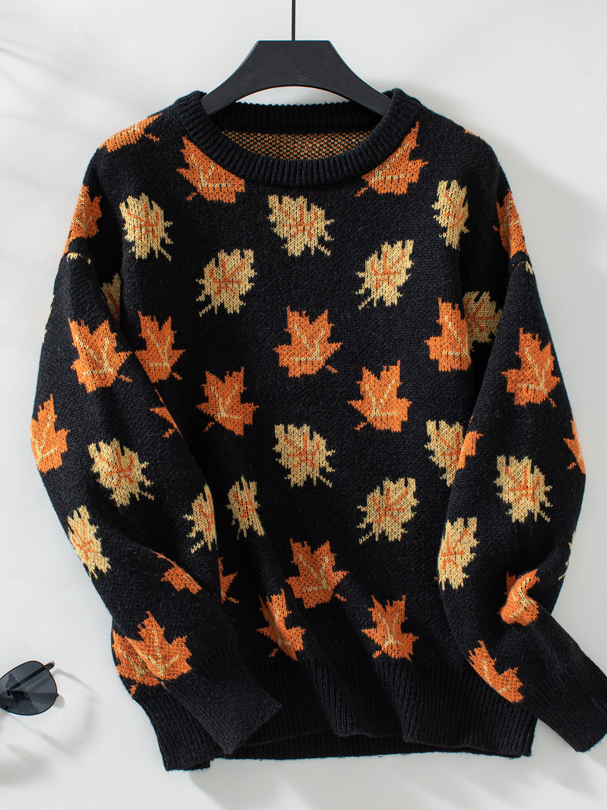 Lässiger Pullover aus Jacquard mit Ahornblatt-Muster