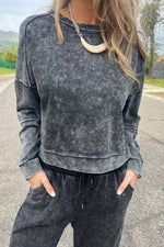 Tie-dye distressed style round neck sweatshirt and pants suit