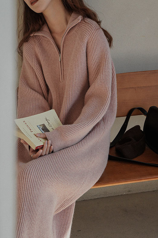 Strickkleid mit halbem Reißverschluss über dem Knie