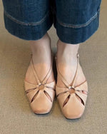 Baggy-Sandalen mit niedrigem Absatz im Retro-Stil aus durchbrochenem Schaffell