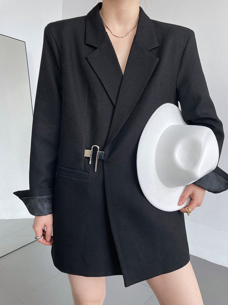 Costume sur mesure élégant et décontracté avec fermeture à boucle en métal