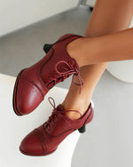 Geschnitzte Brogue-Stilettos im Vintage-Stil