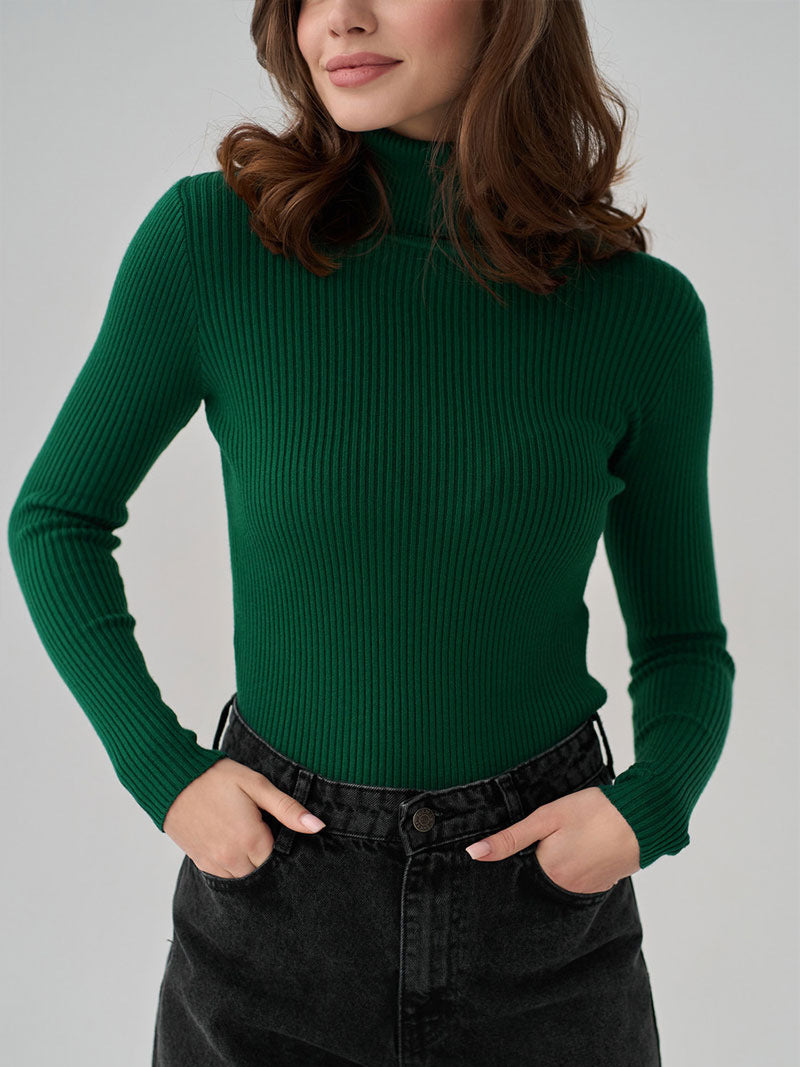 Pull tricoté à col roulé essentiel et polyvalent