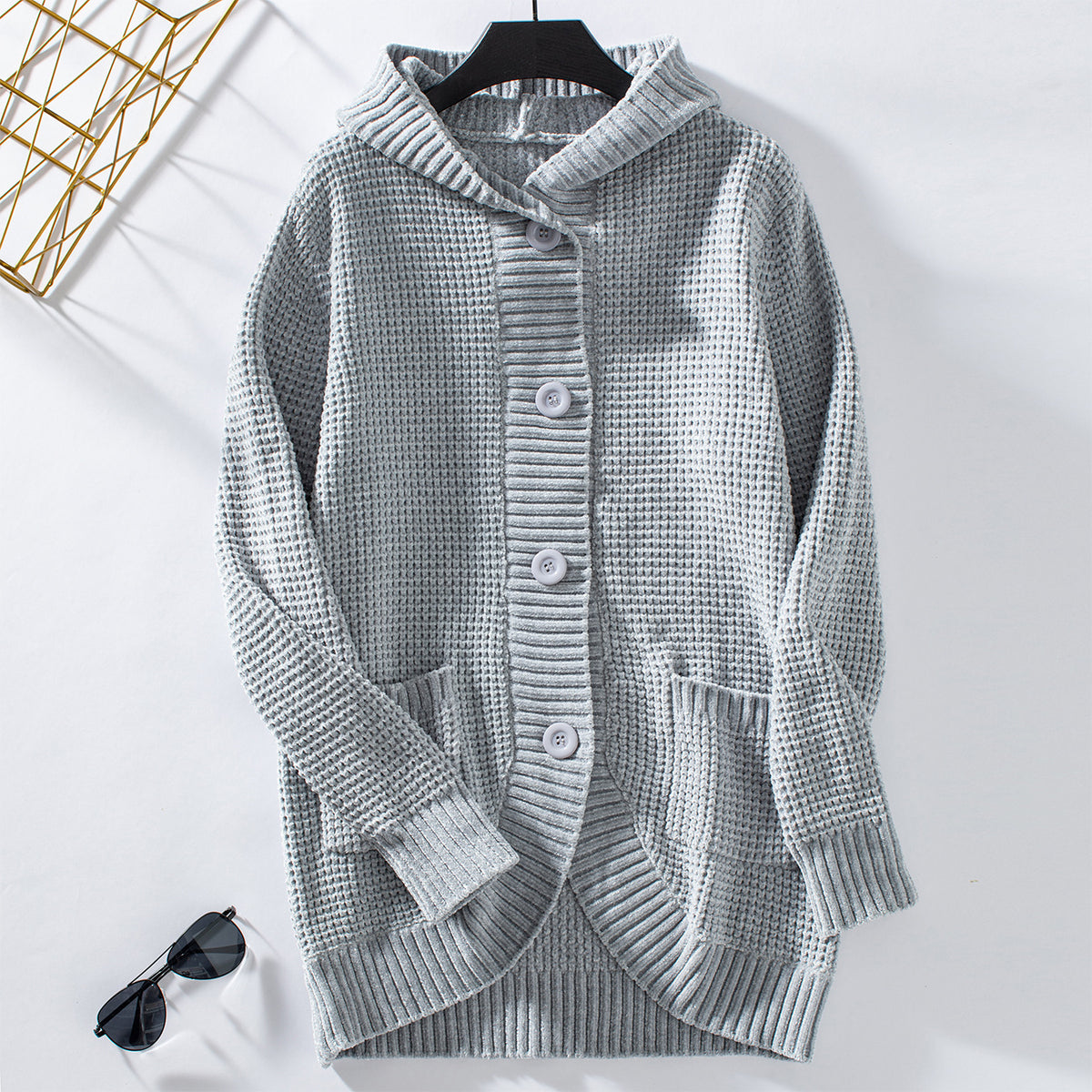Vintage Strickjacke mit Kapuze und lockerem Knopf