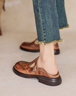 Klobige Brogues mit niedrigem Absatz im Retro-Preppy-Stil