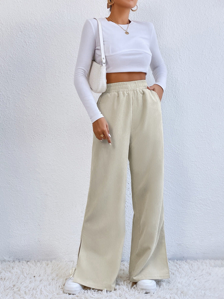 Cordhose mit hohem Bund und Schlitz am Saum
