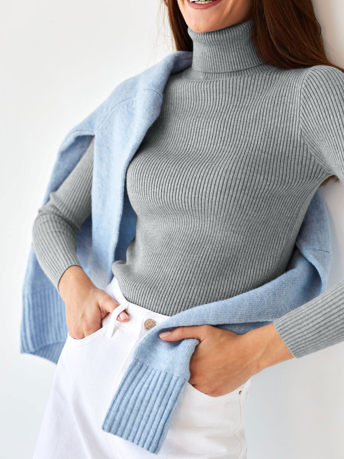 Pull tricoté à col roulé essentiel et polyvalent
