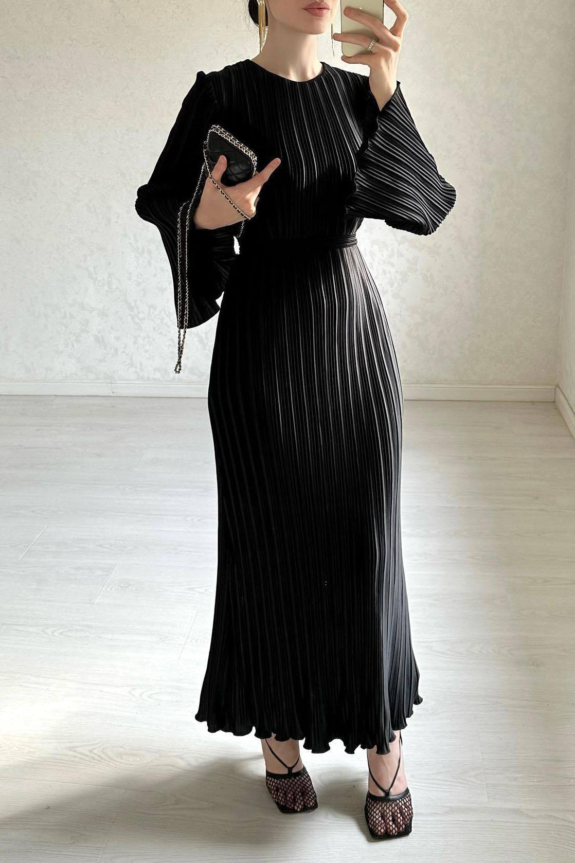 Elegant Pleated Trumpet Sleeve Midi Dress