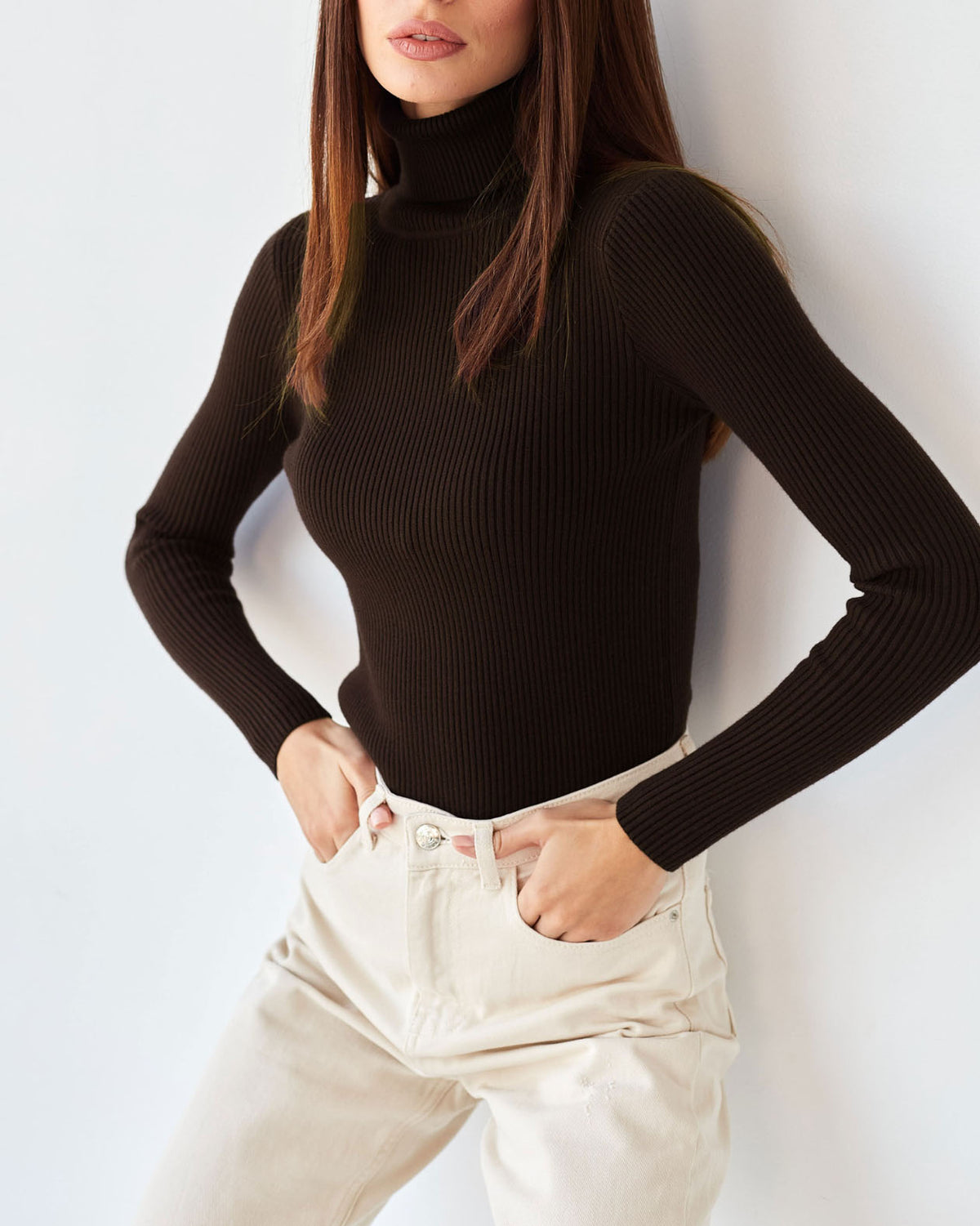 Pull tricoté à col roulé essentiel et polyvalent
