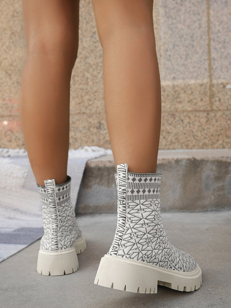 High-Top-Schornsteinstiefel aus Flyknit-Stretch mit geometrischem Muster
