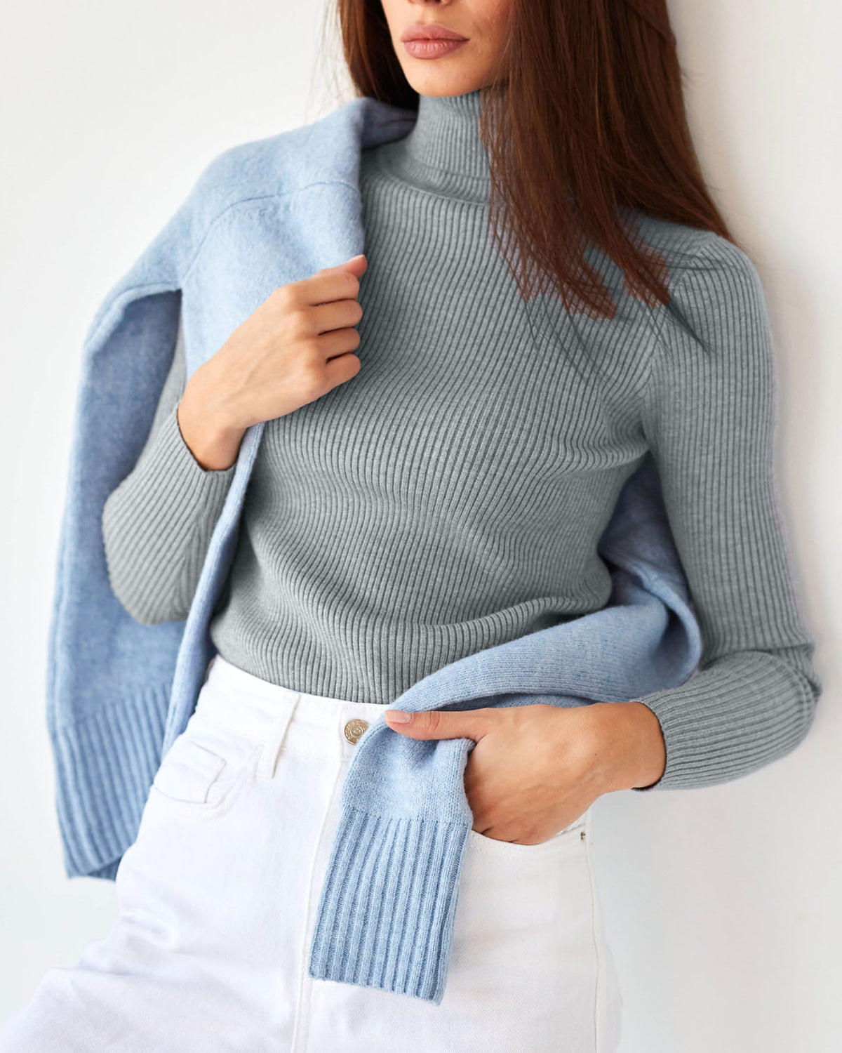 Pull tricoté à col roulé essentiel et polyvalent