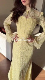 Abito lungo aderente in pizzo con gilet Canopy of Stars