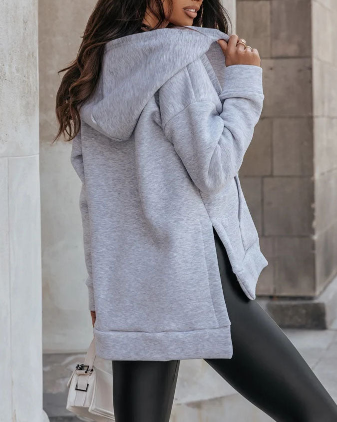 Lockeres, kurzes Sweatshirt mit Kapuze und Seitenschlitz
