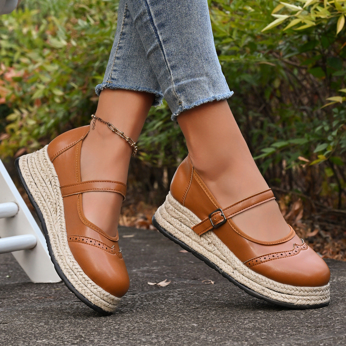 Retro-Espadrilles mit Keilabsatz und Mary-Jane-Schuhen