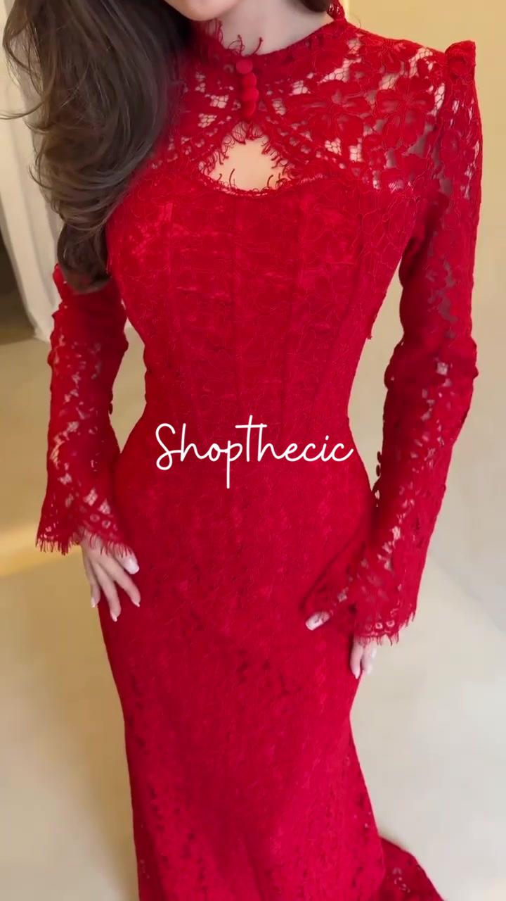 Abito lungo aderente in pizzo con gilet Canopy of Stars