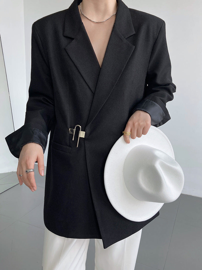 Costume sur mesure élégant et décontracté avec fermeture à boucle en métal