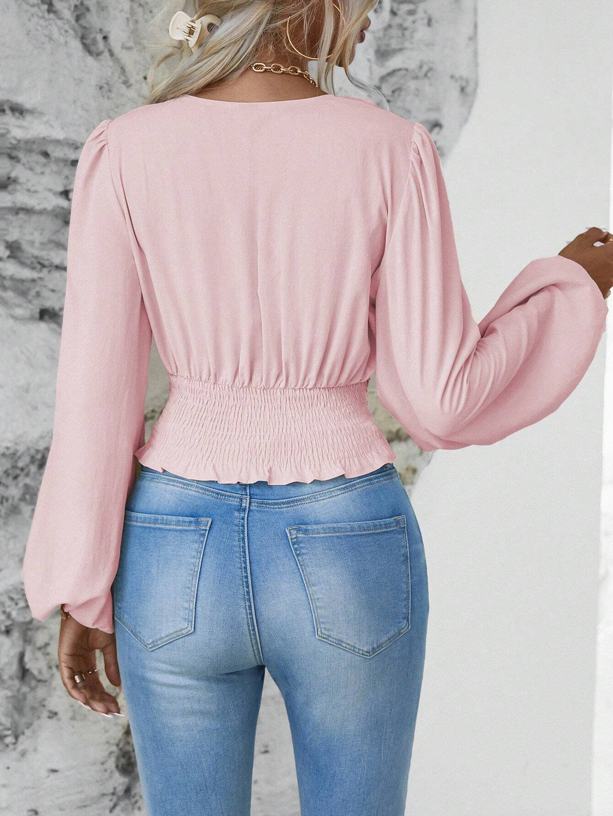 Bluse mit V-Ausschnitt und Laternenärmeln in Taillenform