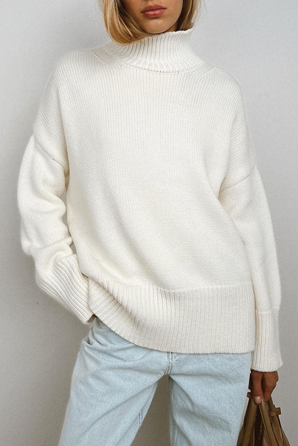 Lockerer, einfarbiger Strickpullover mit halbem Rollkragen
