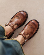 Klobige Brogues mit niedrigem Absatz im Retro-Preppy-Stil