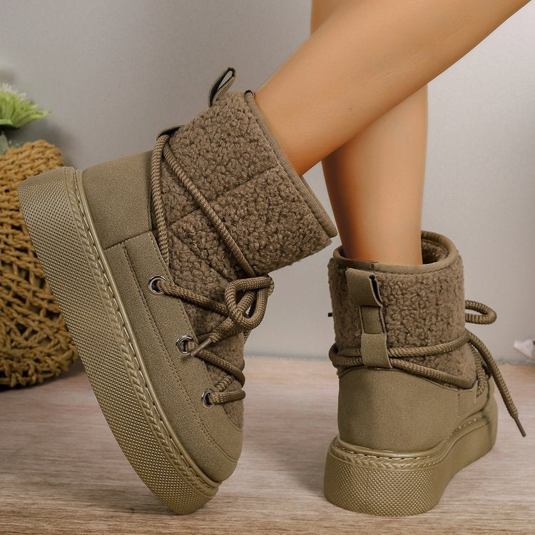 Schneestiefel aus Polar-Wildleder mit überkreuzten Riemen