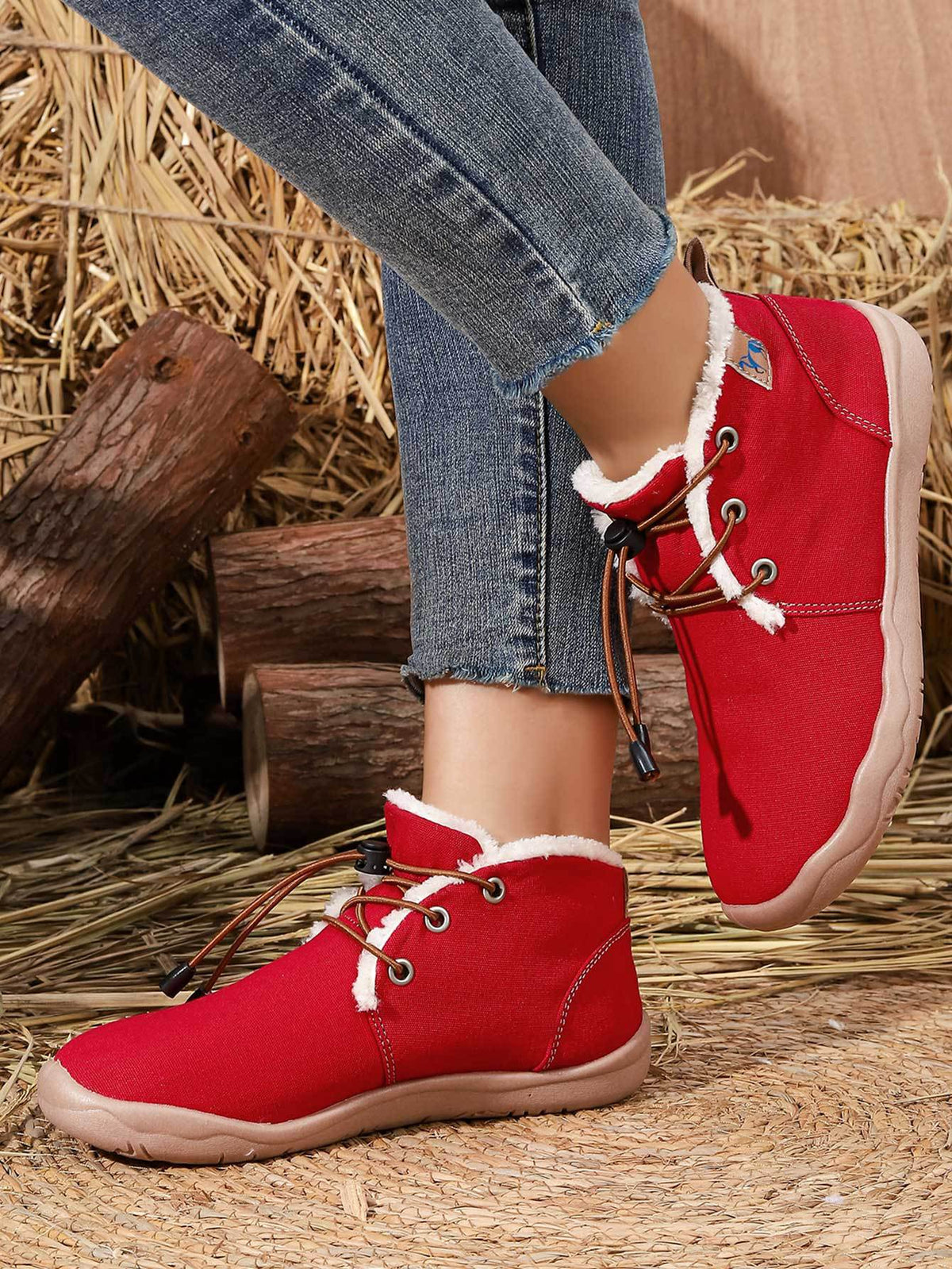 Convenient lacing system plush soft rubber sole snow boots