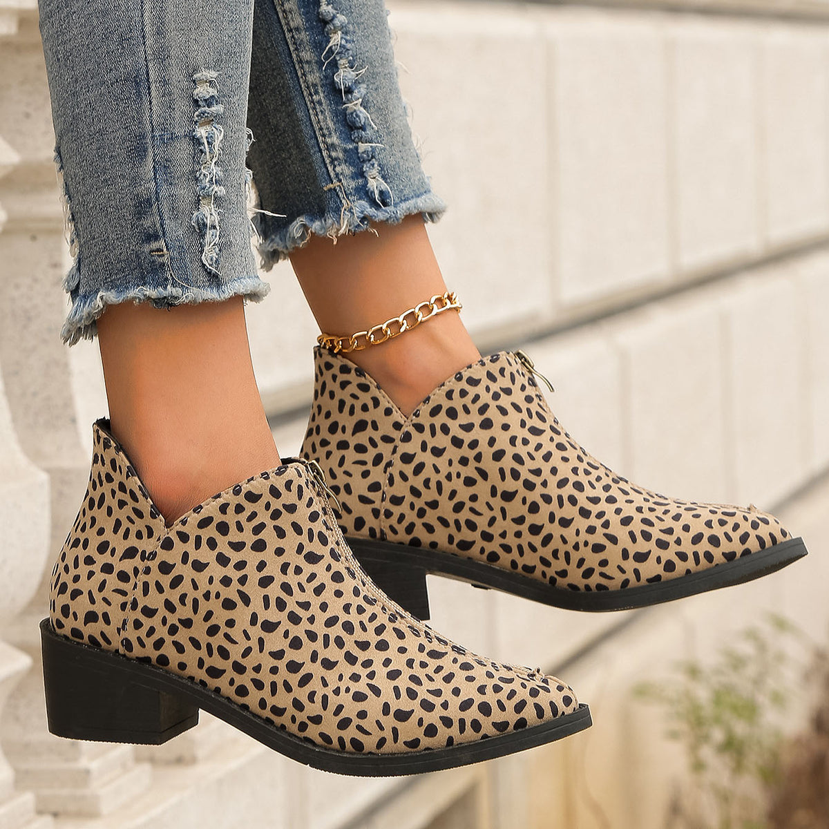 Sapatos Chelsea com costura média e zíper e leopardo de ponta fina