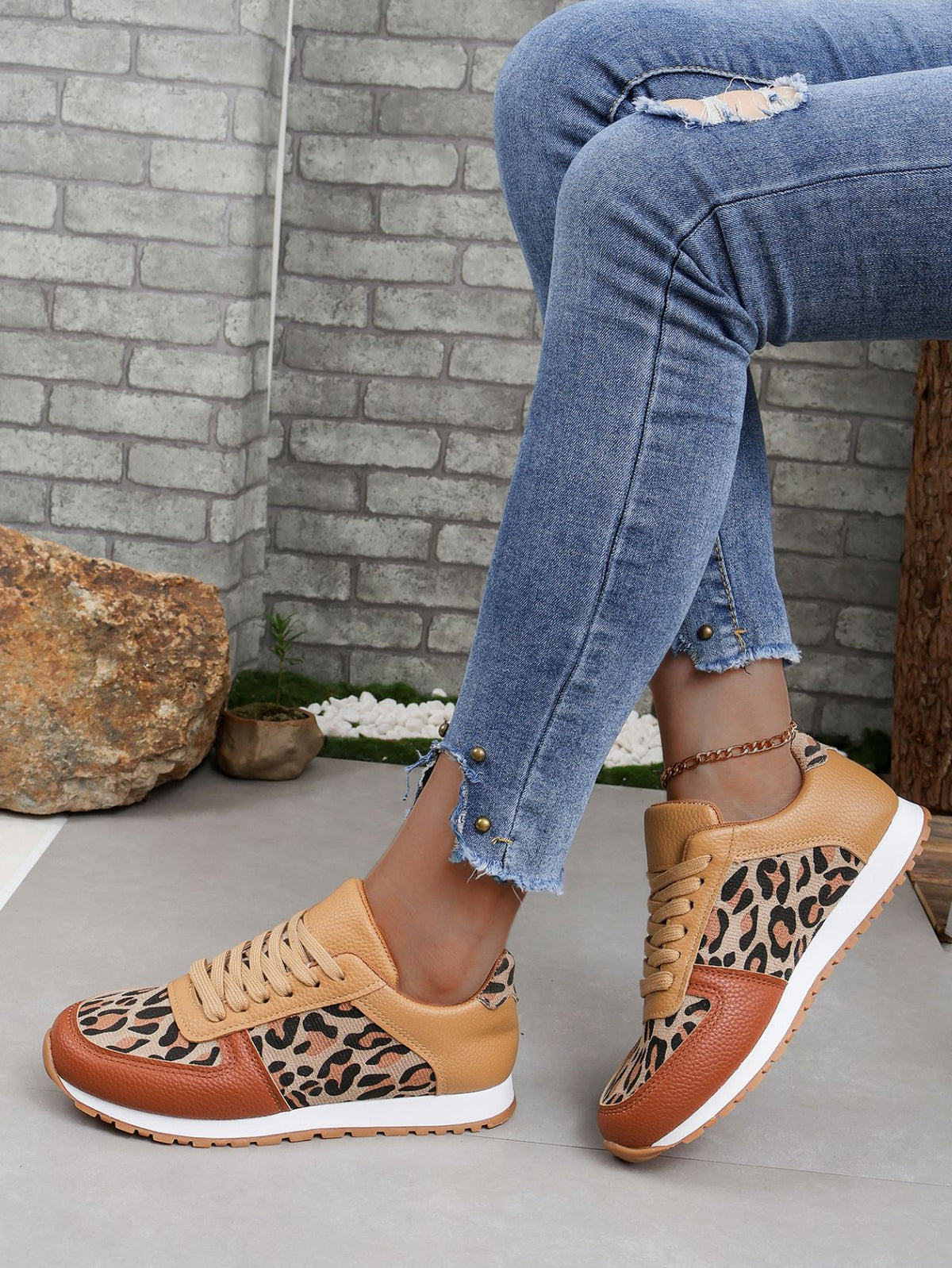 Lace-Up flat shoes with TPR Sole All-Season Leopard Print sneakers