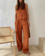 Bequemes Set aus ärmelloser Leinenweste und tief sitzender Hose