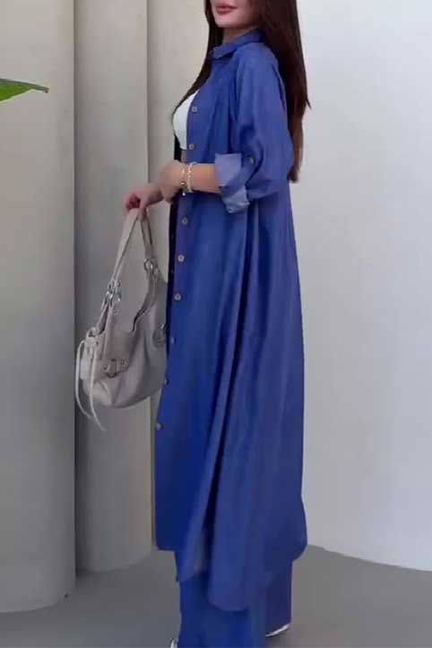 Costume de couleur unie avec manteau long à simple boutonnage et pantalon large