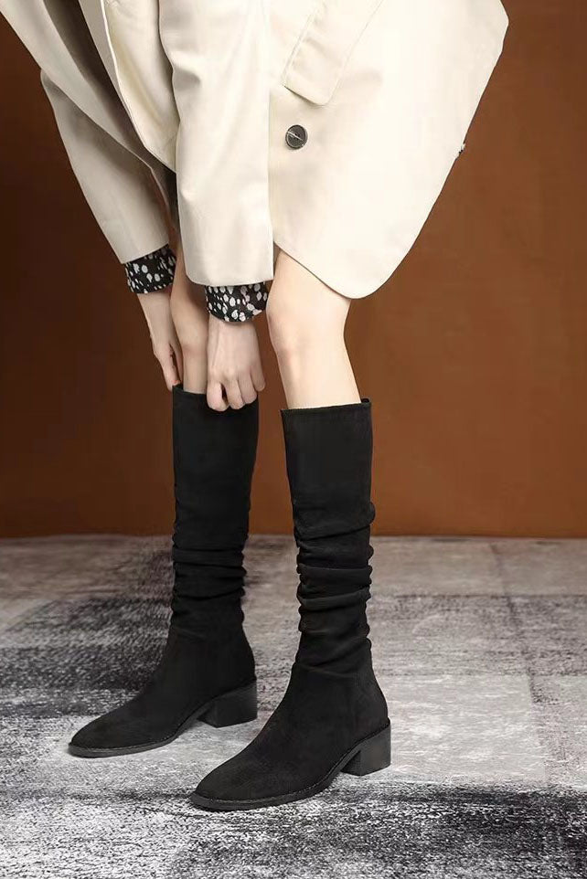 Bottes noires hautes en daim élégantes