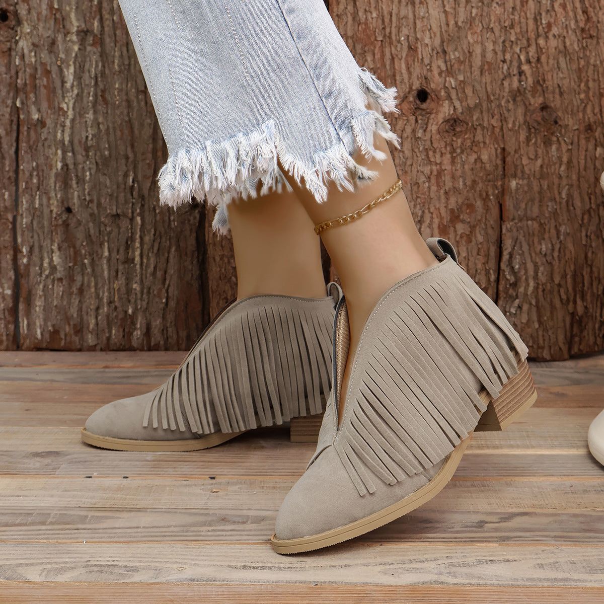 Spitze Retro-Lederstiefel aus Wildleder mit Fransen