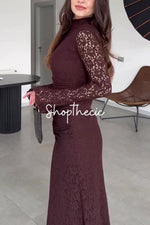 Opulenza misurata Abito da sera aderente con maniche lunghe e bordi in pizzo