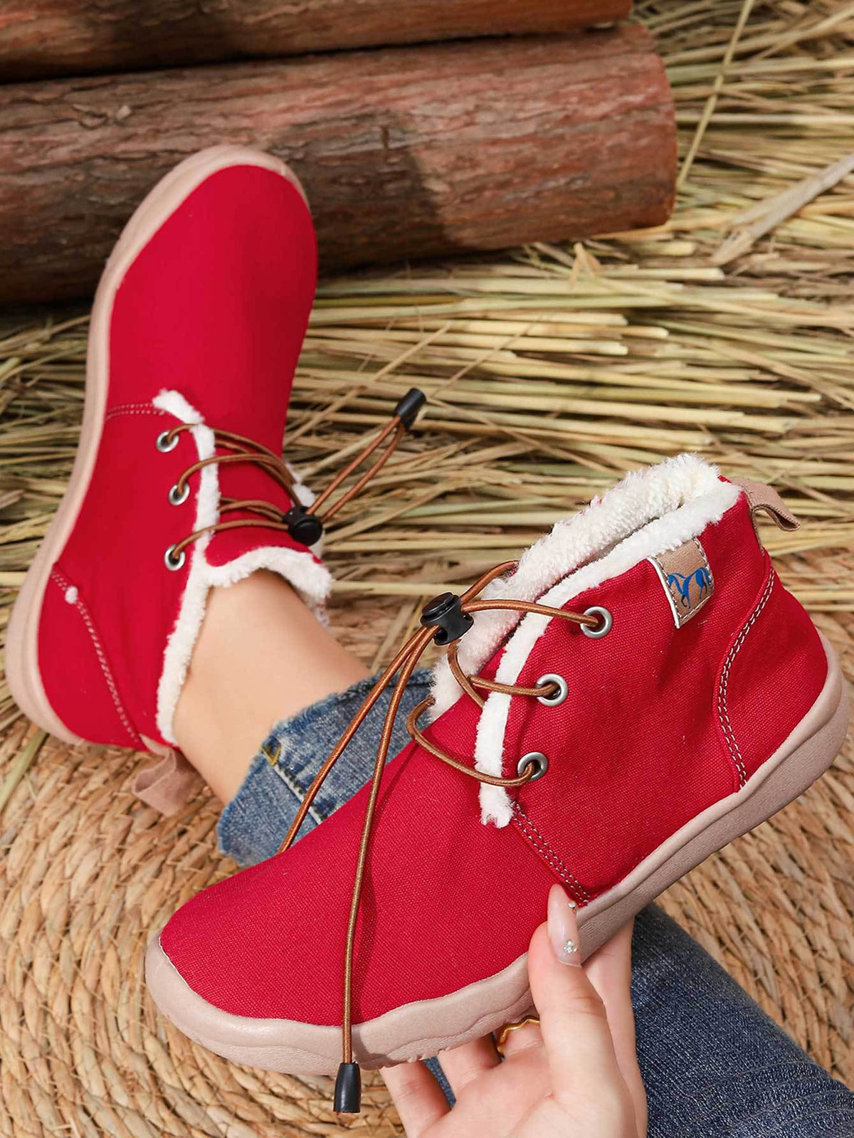 Convenient lacing system plush soft rubber sole snow boots