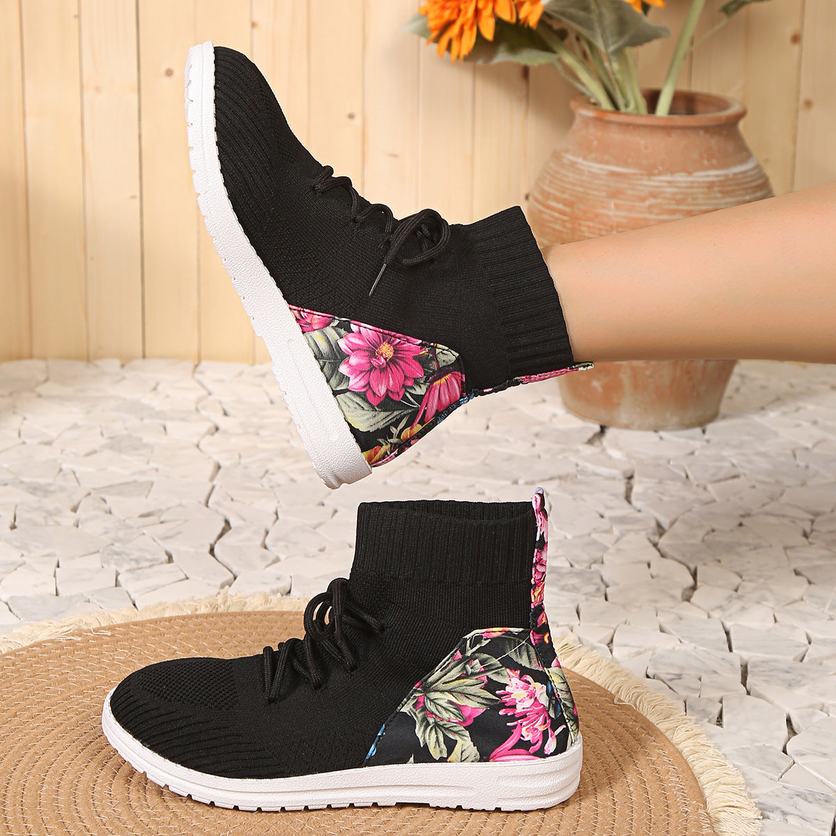 Hohe, elastische Sock-Boots zum Schnüren mit runder Spitze