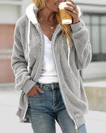 Lockere Plüschjacke mit Reißverschluss und Kapuze