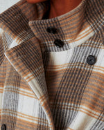 The Architect – Langer Wollmantel mit kariertem Muster und kontrastierender Taille