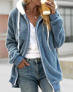 Lockere Plüschjacke mit Reißverschluss und Kapuze