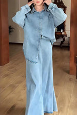 Ensemble deux pièces composé d'un haut à manches longues, d'un ourlet incurvé et d'une jupe longue drapée sur les hanches