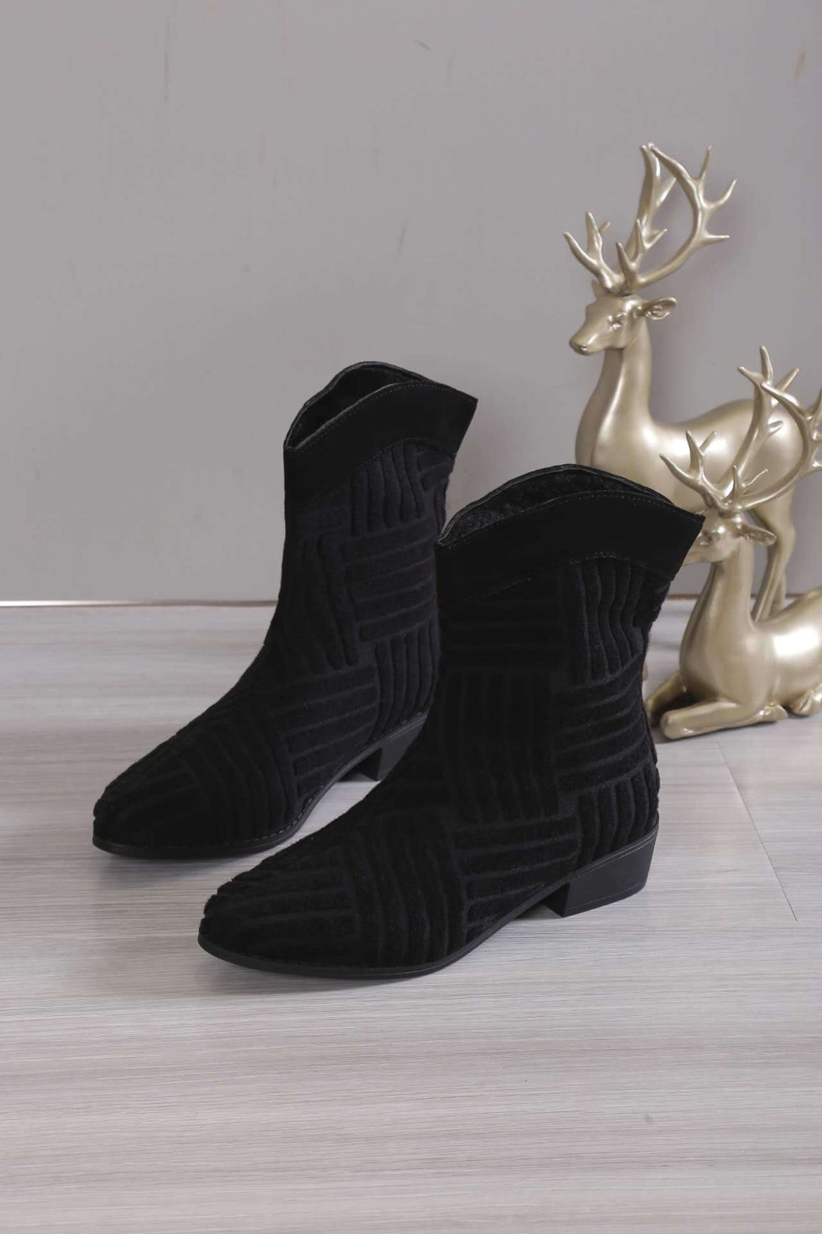 Botas de pelúcia coloridas de cano médio