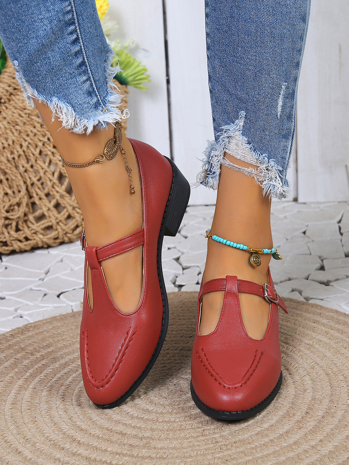 Thick heel square buckle hollow leather shoes